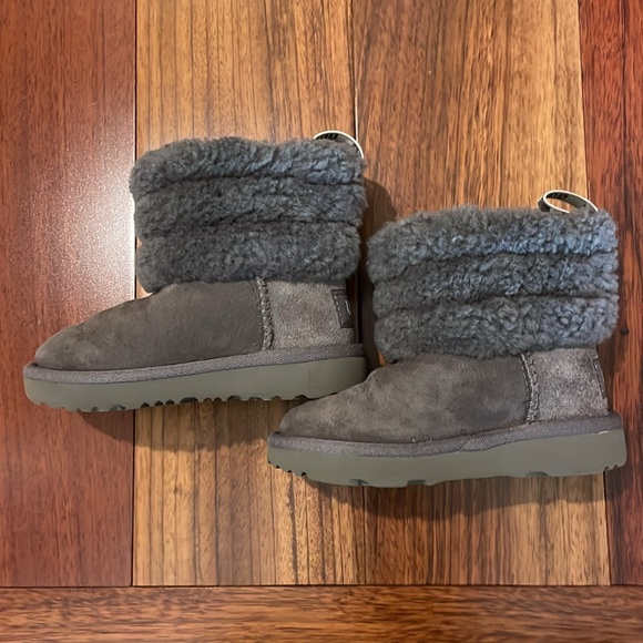 UGG toddler girl boots - grey and fuzzy. For about a 2-3 year old. - Picture 5 of 7
